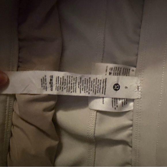 Lululemon Softstream Shorts size 6 in Bone - Picture 2 of 4